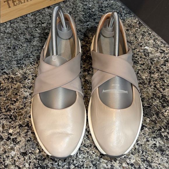 Clarks Un Rio Cross Stone Slip on Ballet Flat Sneaker Size 10 - Picture 4 of 9